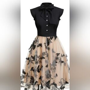 R1 - Beautiful Retro Floral/ Butterfly Dress LARGE